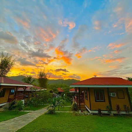 Luzville Transient House - Port Barton Itaytay Buitenkant foto