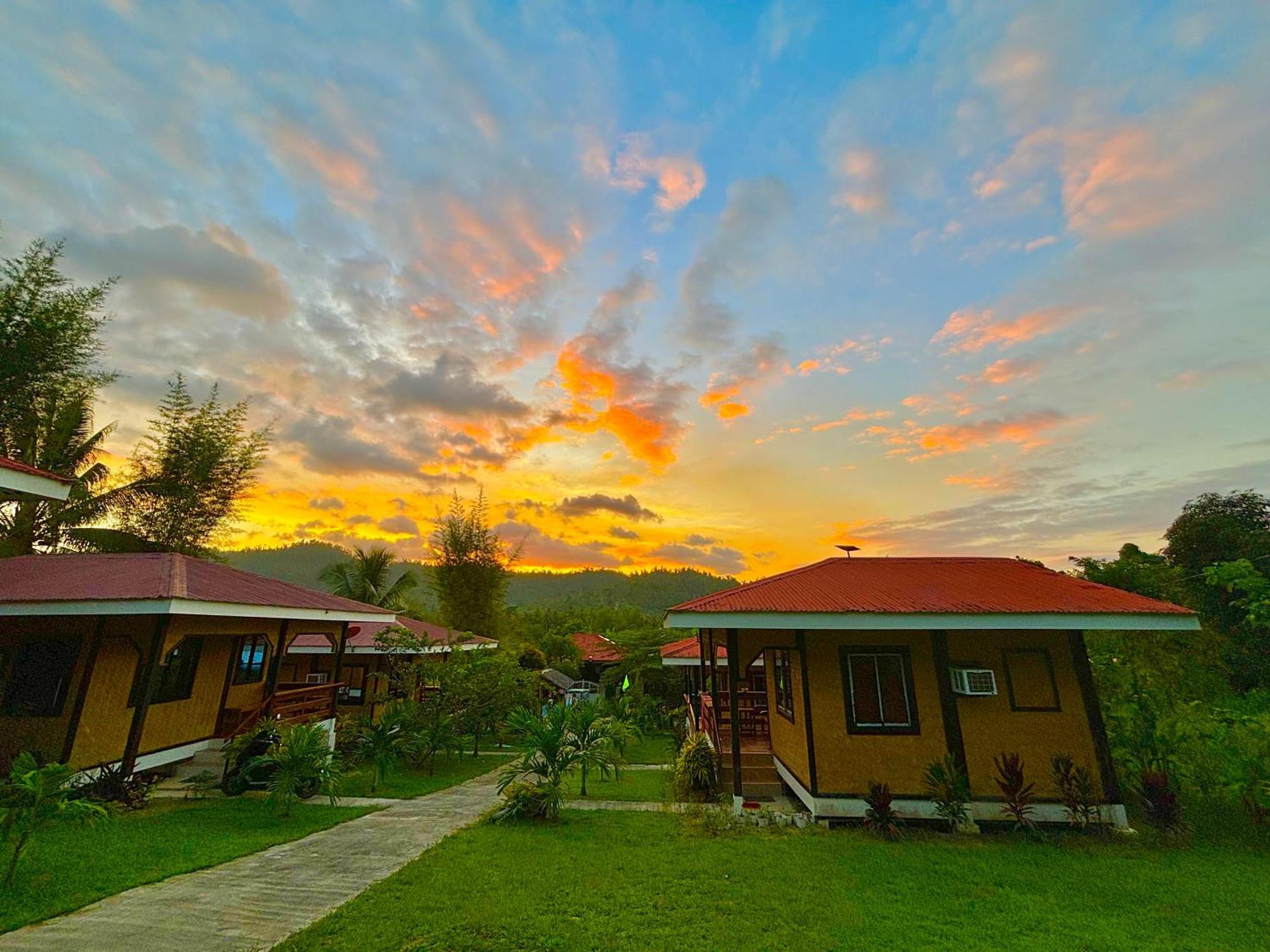Luzville Transient House - Port Barton Itaytay Buitenkant foto